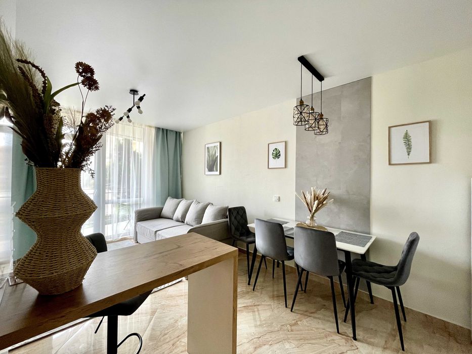 Продава се Двустаен апартамент в Свети Влас - 84 кв.м за 1250 €/кв.м - Снимка #2