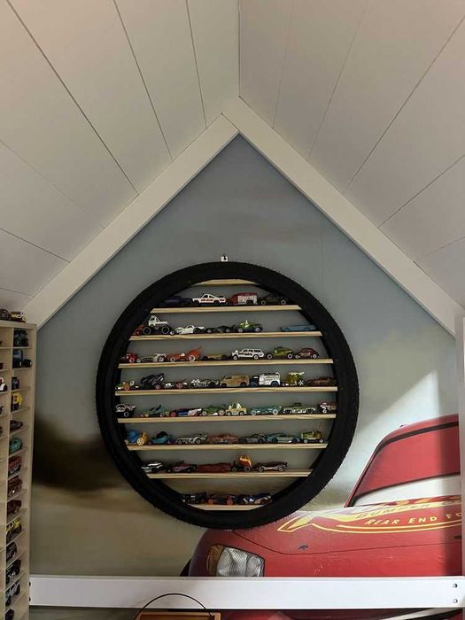 Продавам стойки(дисплей) за метални колички 1/64