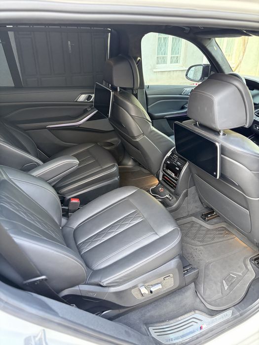 Bmw X7 M50i 4.4 full option