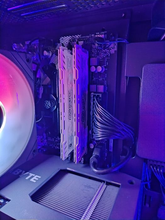 Геймърски компютър Ryzen 7 3700X / RX 6600 8GB / 16GB RAM – Перфектен за 1080p!