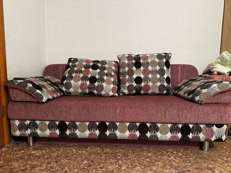 Прожам б/у диван
