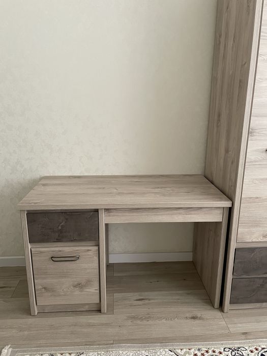 Универсальный шкаф с рабочей зоной (писменный стол)