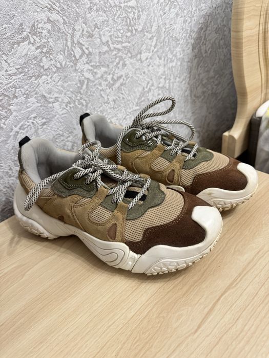 Срочно дешево продам кроссовки MNG, 40 размер. Торг! Теплые, стильные.