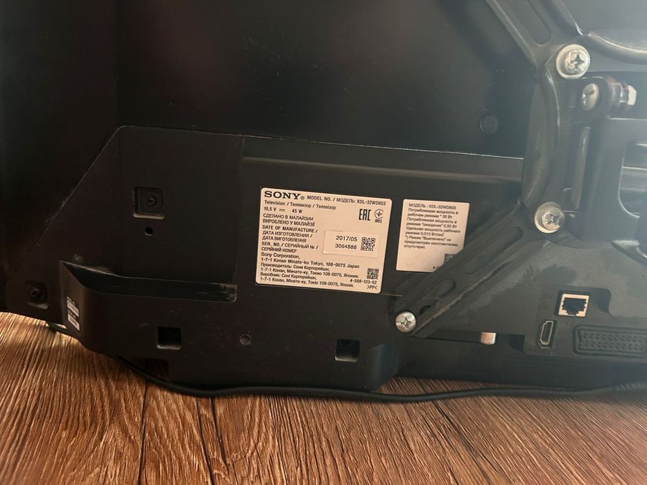 Продам телевизор с кранштейном