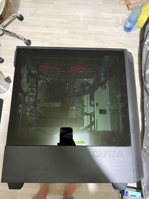 Carcasa pc foarte solida si impecabila