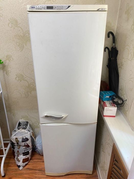 Холадиник продаю срочна