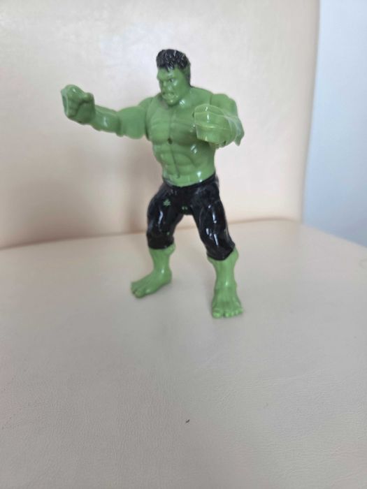 Figurina supererou