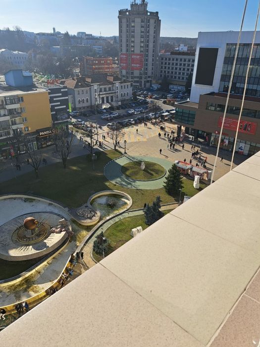 Proprietar  Închiriez apartament cu 4 camere ultra central 450€€