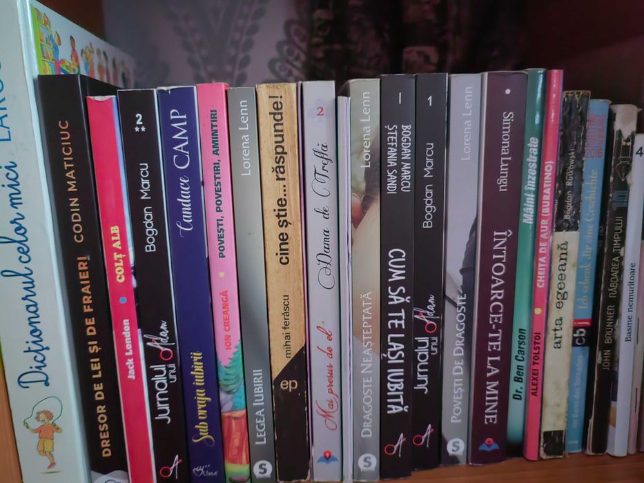 Vând mai multe tipuri de carti