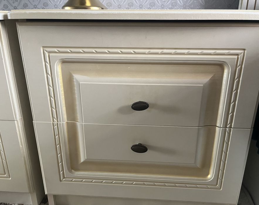 Продам две тумбы и два комода