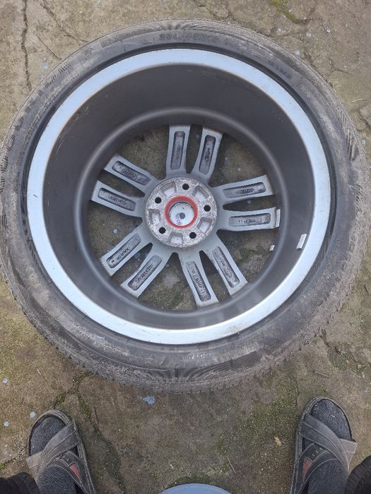 Продавам комплект гуми и джанти