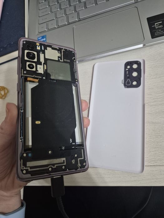 Продам телефон Samsung S20fe
