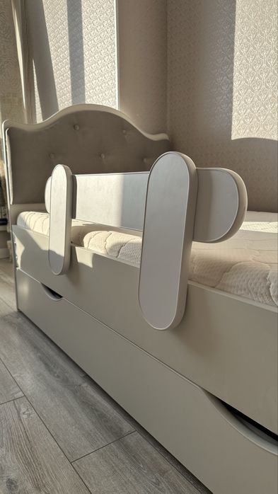 Б/у детская кровать с матрасом