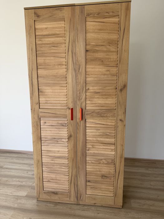 СРОЧНО продам шкаф для одежды