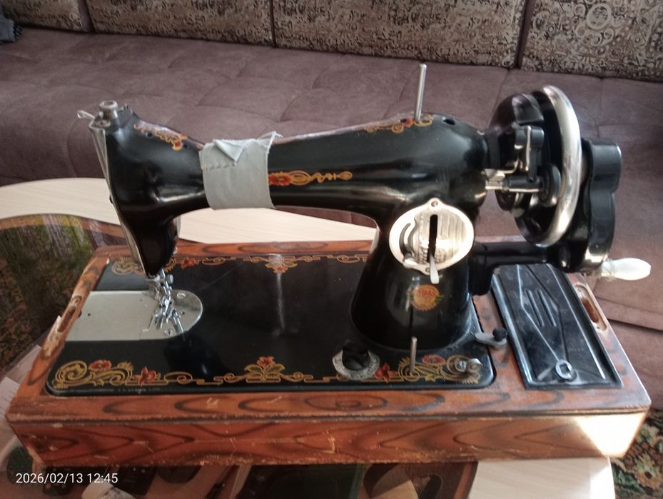 Продам швейную машинку
