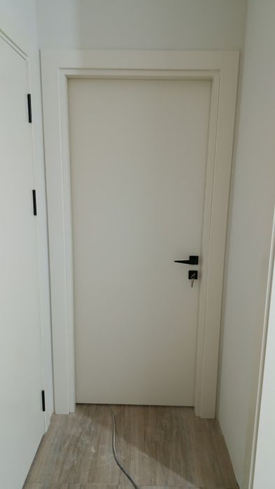 Установка между комнатной двер