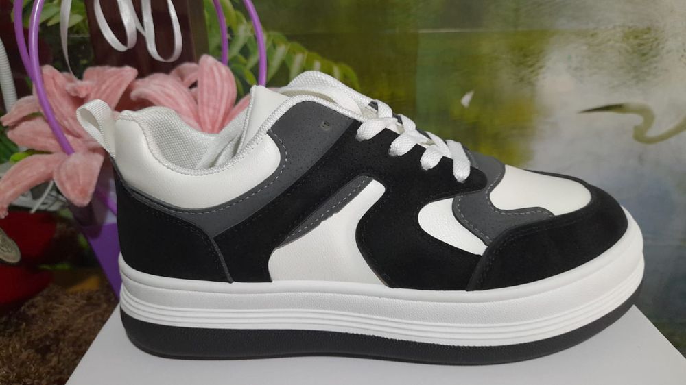 Продам красовки новые