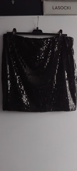 Fusta L ,cu paiete ,noua ,cu etichetă