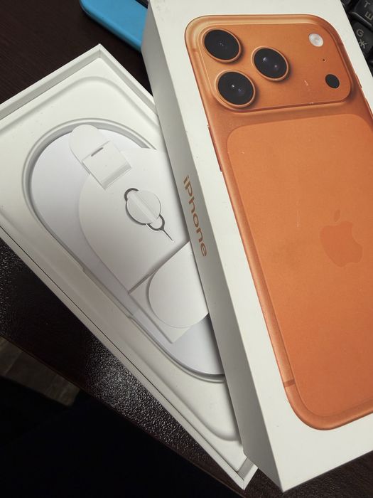 Iphone 17 pro orange