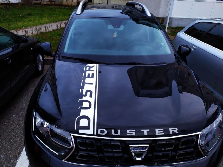 Linii sport capota Dacia Duster