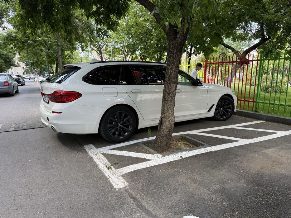 BMW 520d Touring G31 M Paket / Automat / Navi / Încălzire scaune / Fără accident