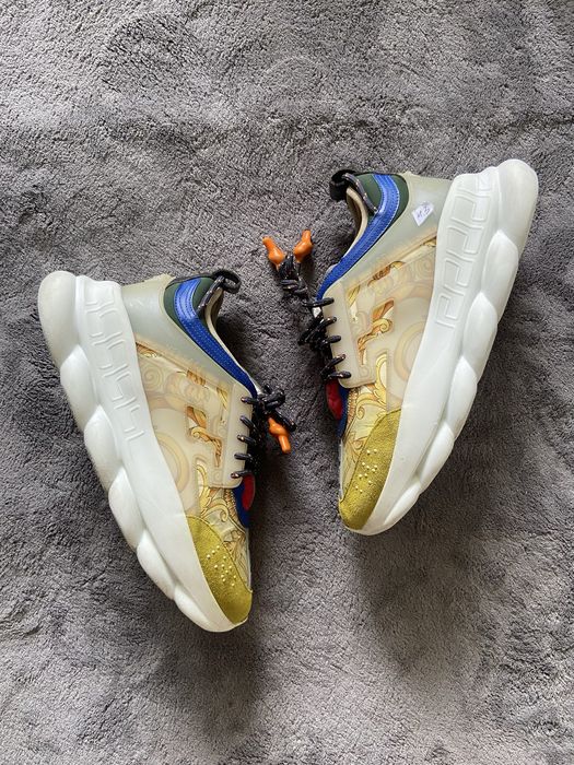 Versace chain reaction