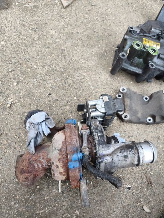 Продавам следните части за Форд канект