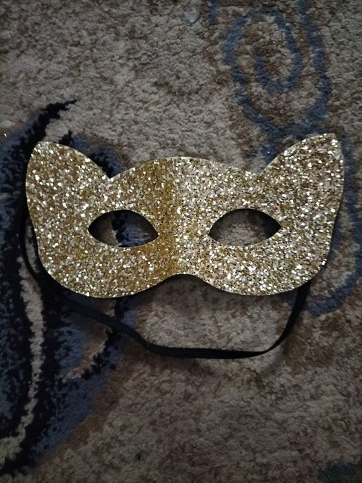 Продам новогодний маски.