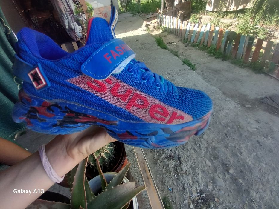 Adidasi fashion super