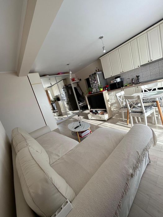Inchiriez apartament Floresti
