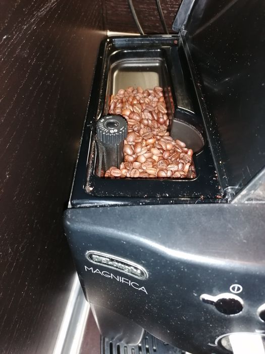 Кафе машина Delonghi Magnifica