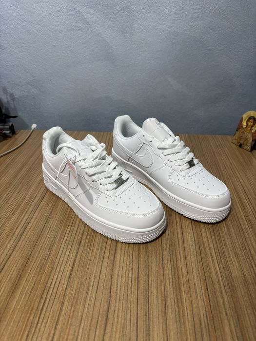 nike airforce 1 tripple white