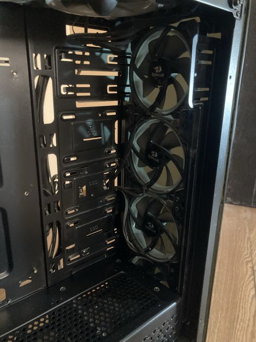 URGENT Carcasă PC Redragon Ironhide  9 ventilatoare