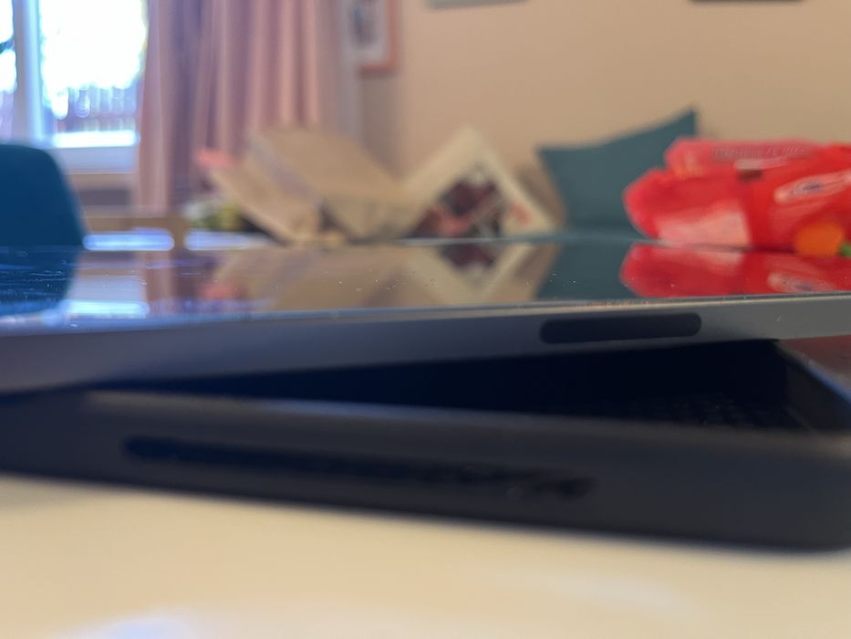 Продавам заменям ipd 12.9 m1 wifi + cell 256 GB