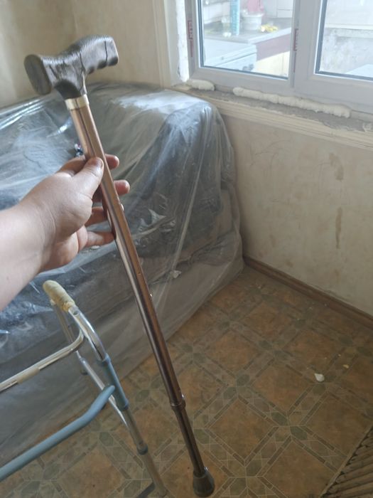 Ходунки и клюшка в подарок