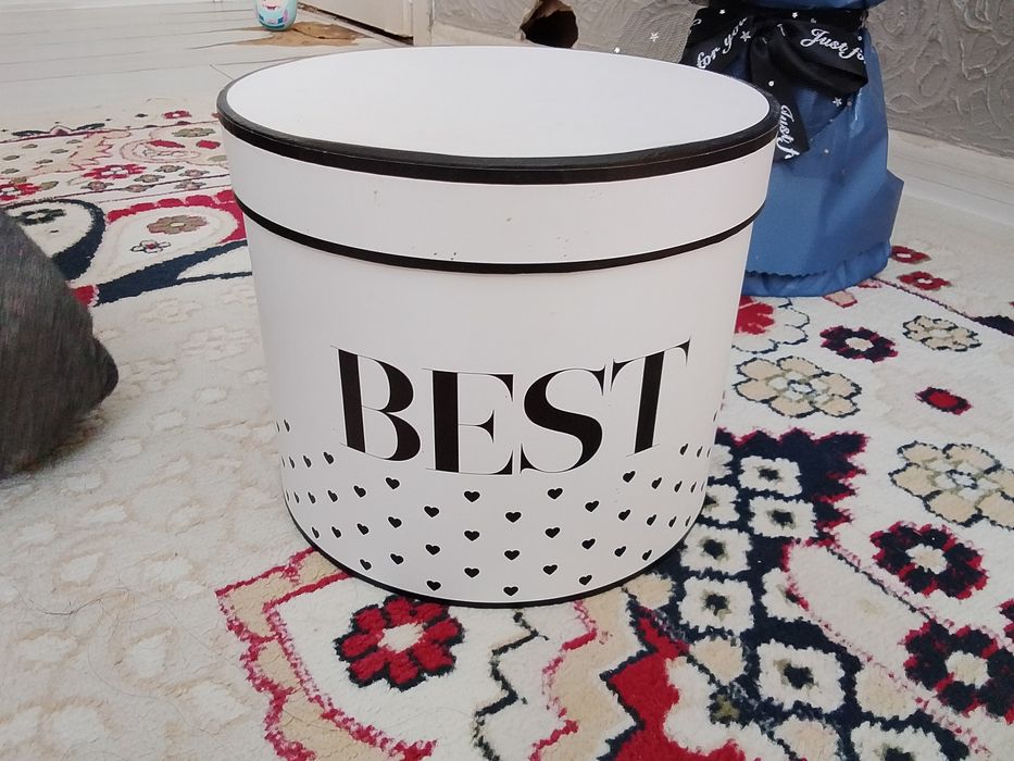 Подарочный каробка