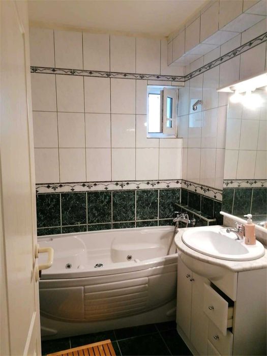 Apartament cu patru camere decomandate zona Centrul Civic-Kogalniceanu