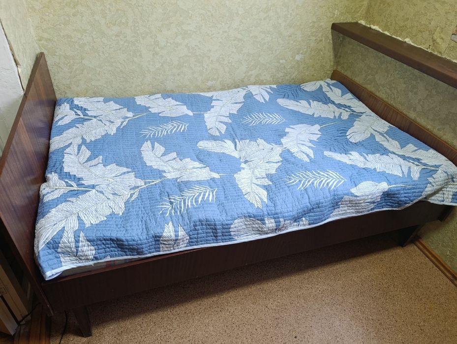 Продам полутора-спальную кровать