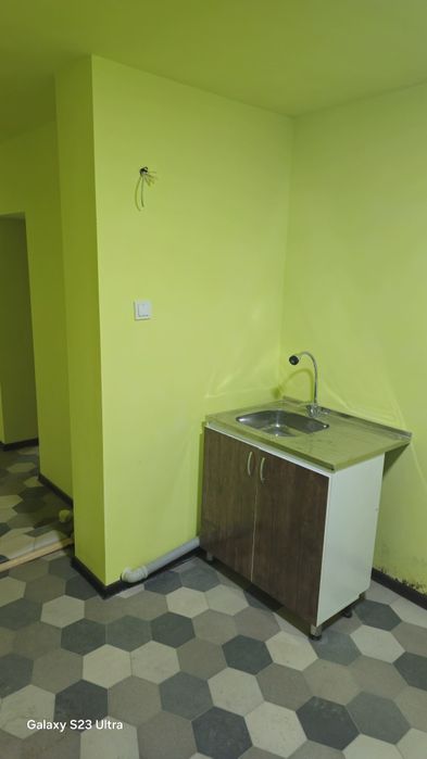 Guliston tumani 4- Mikro rayonda ishlab turga naturar bino sotiladi