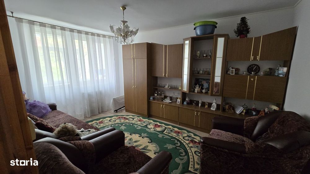 Vând apartament cu 3 camere et 2