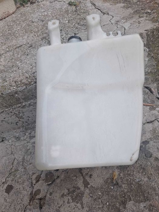 продавам казанче за чистачки за Нисан Микра 2011год