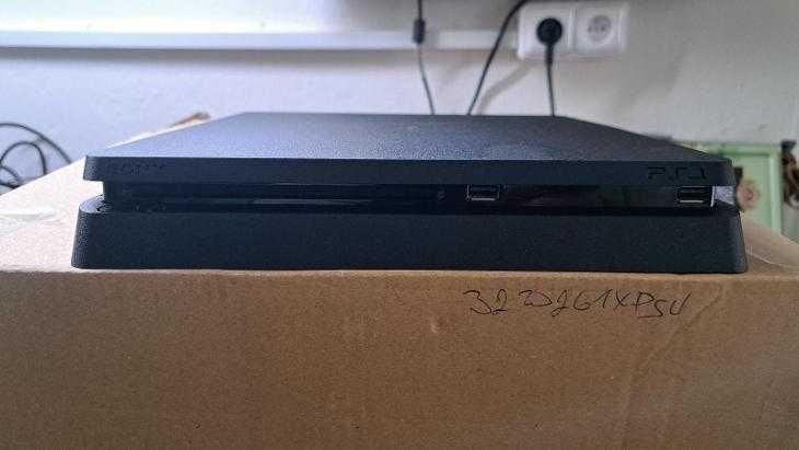 PS4 Slim, foarte puțin folosit, Memorie 1 TB, o manetă