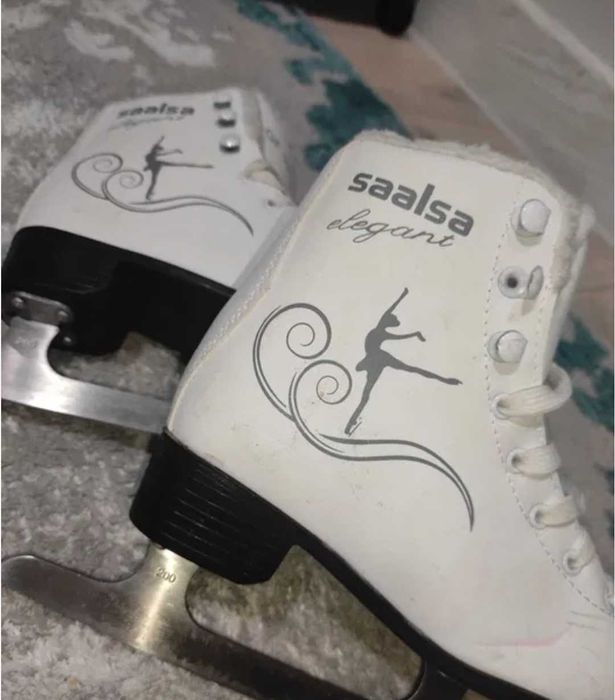 Коньки женские размер 36,35