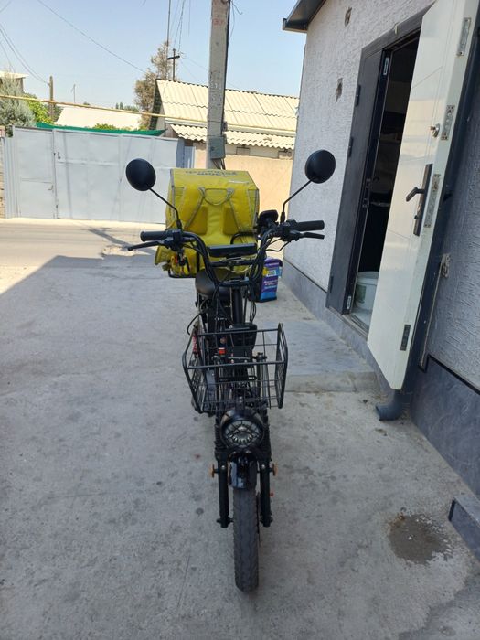 Srochna sukuter sotiladi