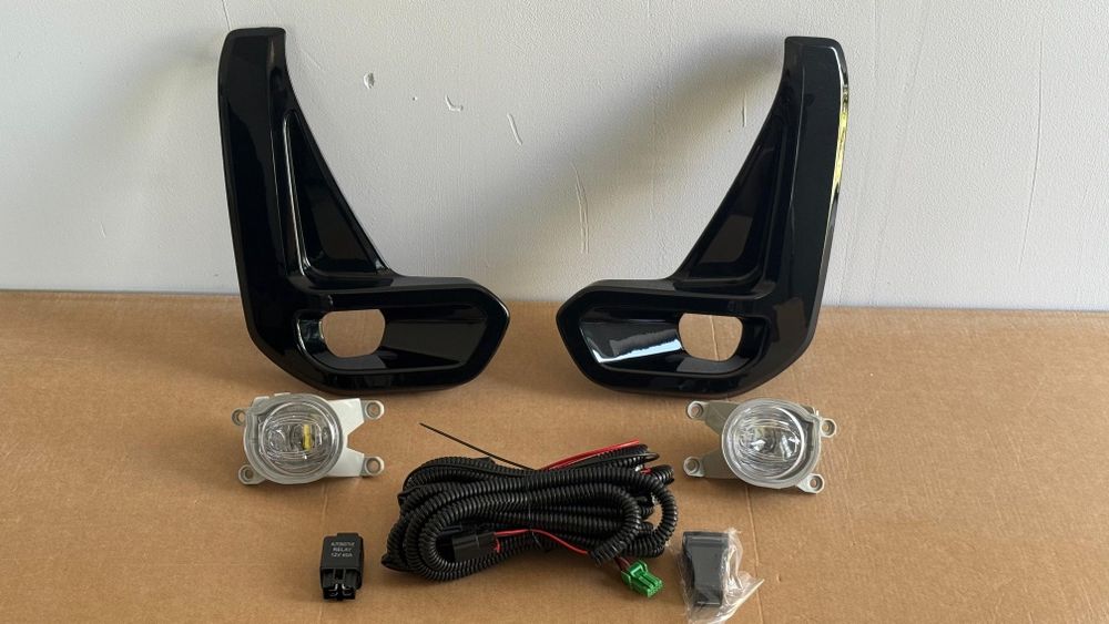 Противотуманки туманки Toyota Hilux