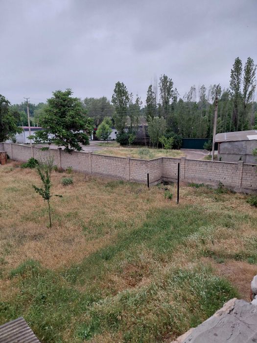 Дом в центе поселка Янгибазар