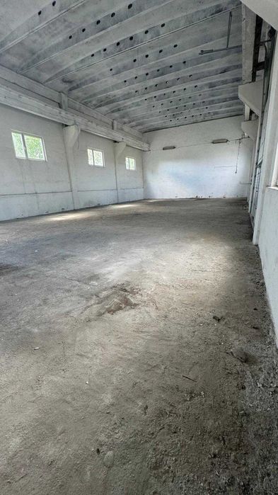 DE ÎNCHIRIAT HALĂ INDUSTRIALĂ | ROZNOV | CURTE VINCA