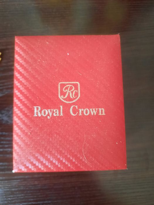 Женские наручные часы.