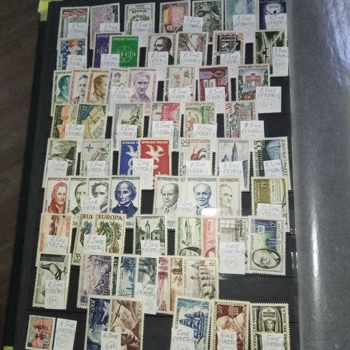 продам почтовые марки Франции