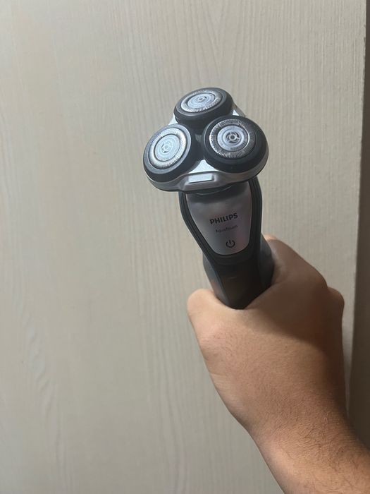 Aparat de bărbierit Philips AquaTouch